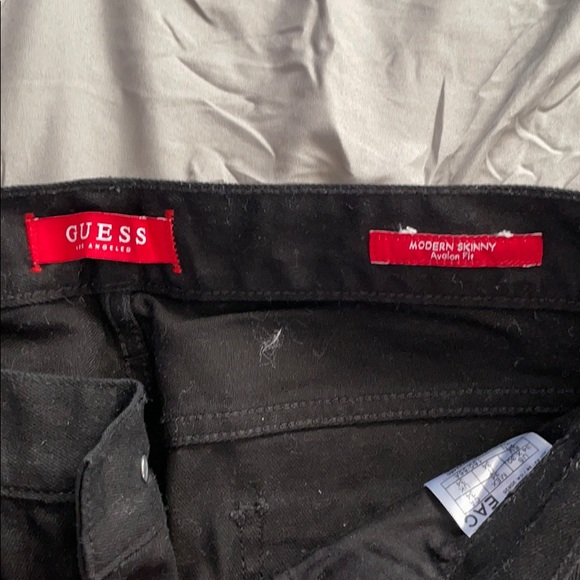 Guess men’s destroyed jeans - Picture 2 of 4